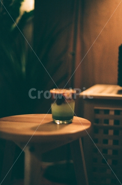 클래식,원목,화분,커튼,조명,커피,카페,그린라떼,컵,머그,유리잔,아늑ㅎ함,가을,table,lighting,sensitive,warm,cafe,coffee,pot,fall,curtain,film,plant,greenlatte,woodtable,classic,커피,카페,coffee,cafe,감성,sensible,feeling,연출,컨셉,콘셉,direction,concept