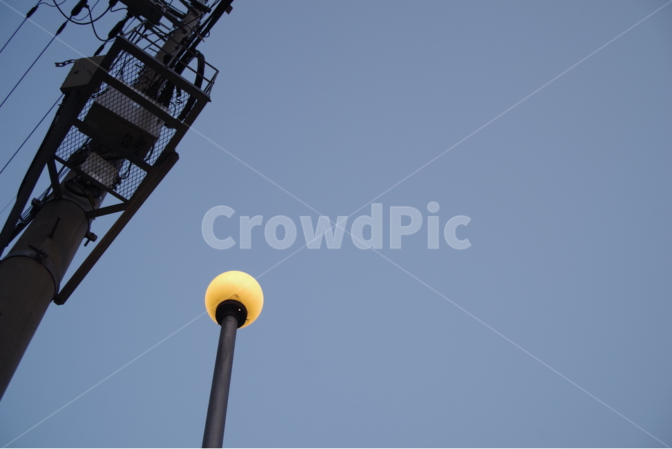 sky,background,telephone pole,yellow,Emotion,dinner,Street lamp,Emotional photo