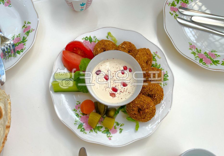 began,Vegetarian,Arabic food,vegan,Arab,food,chickpeas,vegan diet,falafel,vegiterian,arab