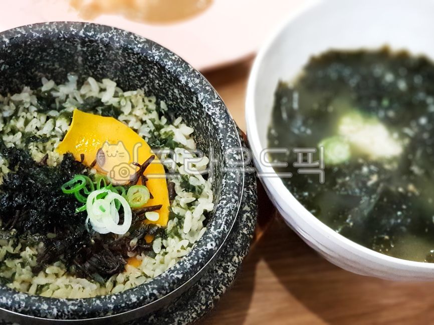 먹을것,먹는것,식품,음식,해초돌솥밥,미역국
