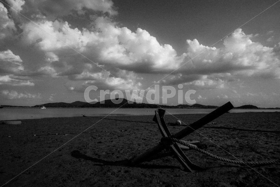 닻,앵커,바다,선박용,갯벌,하늘,구름,풍경,어촌,자연,풍경,nature,landscape,흑백,모노톤,monochrome,black and white,weather,날씨,cumulus,적운,outdoors,옥외,cloud,sky