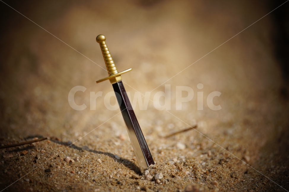 검,칼,진검,무기,아이템,정의,영웅,히어로,hero,무사,기사,무장,장군,전쟁,승리,전장,그레이트,great,위대한,위대함,훌륭한,훌륭함,위대하다,훌륭하다,명검,보검,패전,전쟁터,오락,game,게임,전사,환타지,판타지,fantasy,병기,군인,군사,군대,칼싸움,검술,모래,흙,장난감,전술,전략,연출,연출사진,구원,구세주,희망,느낌,분위기,war,item,weapon,웨이폰,sword,스워드,검투사,대결,결투,모험,액션,action,사물,물건,오브젝트,thing,object,matter,연출,컨셉,콘셉,direction,concept