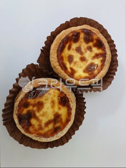 bread,bakery,tarte,yellow,custardtart,eggtart,baking,pastry,cafe,dessert,tart,custard,egg tart,Cheese tart