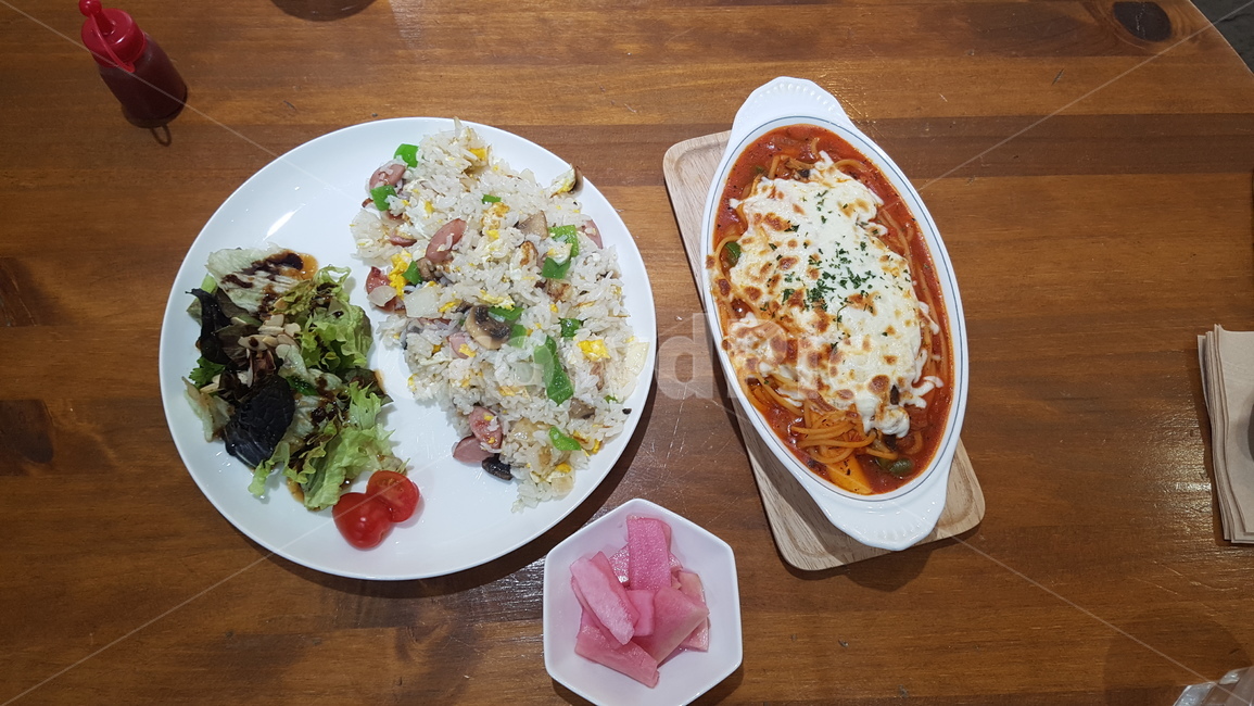 밥,볶음밥,스파게티,떡볶이,치즈,브런치,접시,식사,먹방