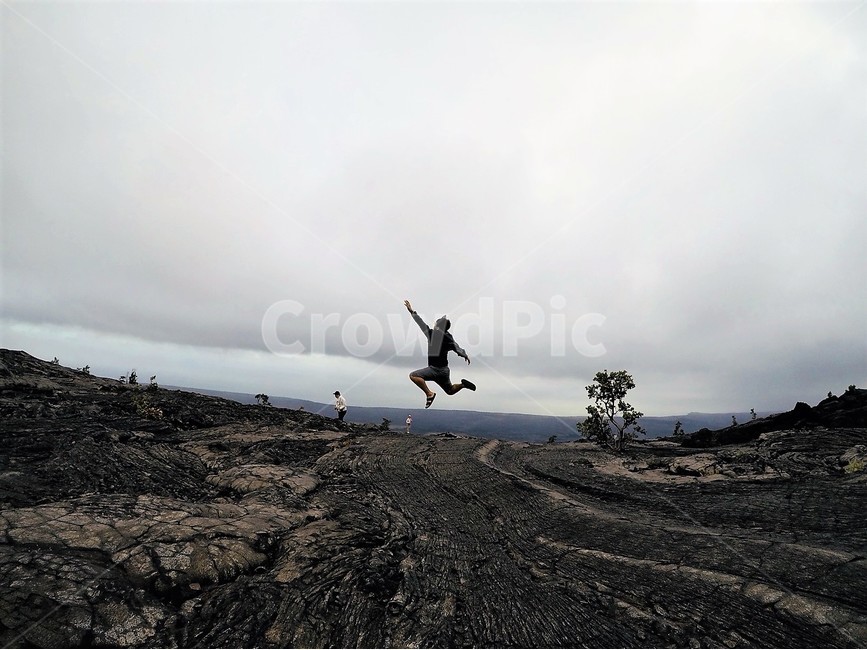 화산섬,점프,빅아일랜드,활화산,인생샷,점프샷,자연,풍경,nature,landscape,사람,인물,인간,human,person,남성,남자,man,male,감정표현,기분,feeling,emotion,여행,휴가,traveling,vacation,trip,ground,바닥,road,도로,dirt road,흙길,gravel,자갈