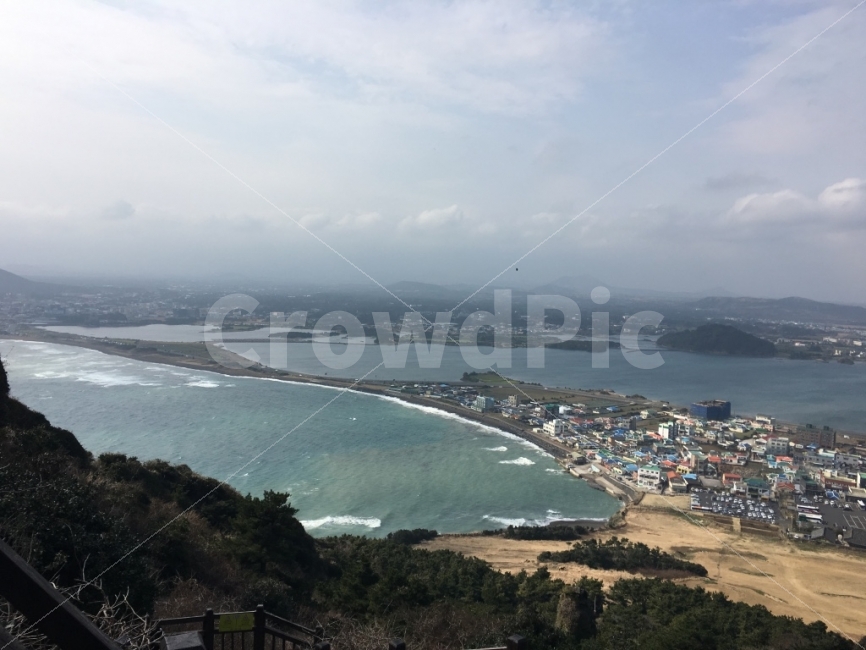 자연,자연풍경,제주도,제주풍경,성산일출봉,제주도,jeju,jeju island,도시,풍경,city,landscape,nature,outdoors,옥외,경치,scenery,land,땅,aerial view,조감도,water,물,ocean,대양,sea,바다,shoreline,해안선