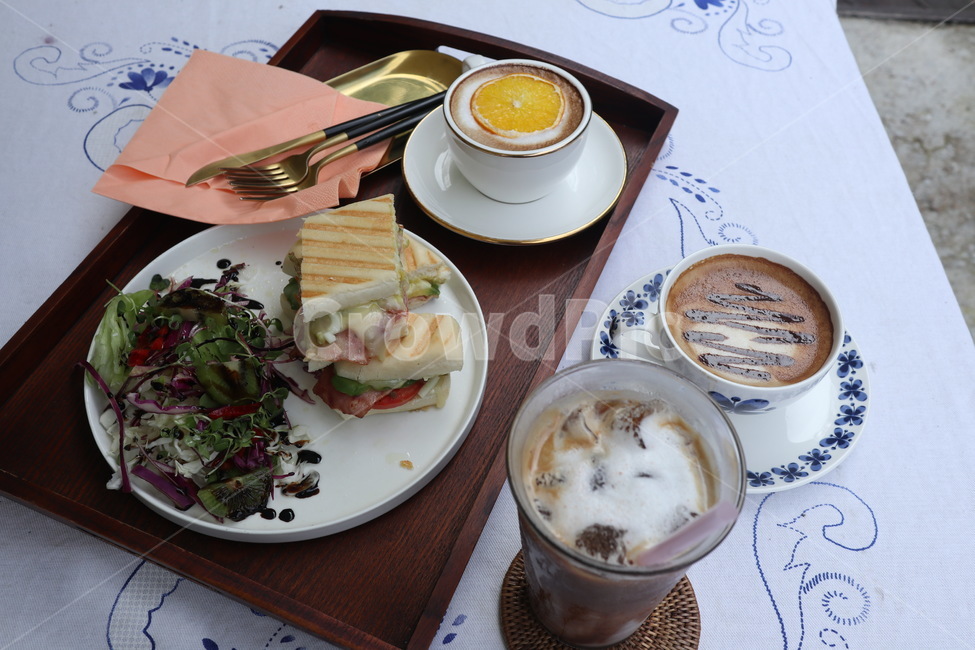 음식,saucer,받침접시,브런치,카페,파니니,샌드위치,커피