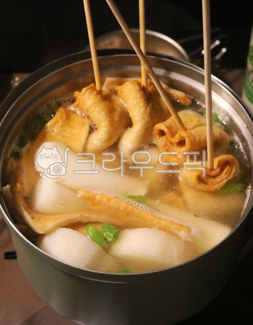 meal,Skewered fish cake,Skewered Oden,Odeng soup,Fish cake soup,cooking,hotpot dish,food