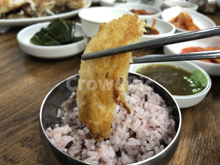 meal,dish,food,음식,면,noodle,맛있는,맛,taste,구이,튀김,물고기,고등어,삼치,와사비,간장,김치,쌀,paddy,kimchi,fish,mackerel,meat,roasted,맛집,식사,꿀맛,요리,cook