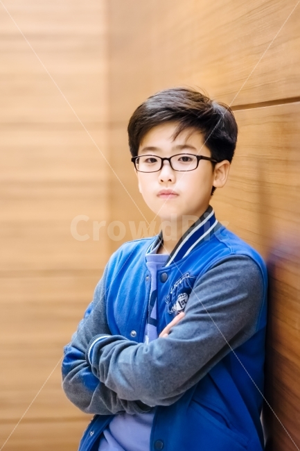 아이,남자,고민,상담,진로,학습,사춘기,학원,영어,수학,사회,과학,국어,보습,사고,사고력,초등,중등,선행,자신감,안경,사람,인물,인간,human,person,얼굴표정,facial expression,face,어린이,어린아이,child,children,kid,감정표현,기분,feeling,emotion