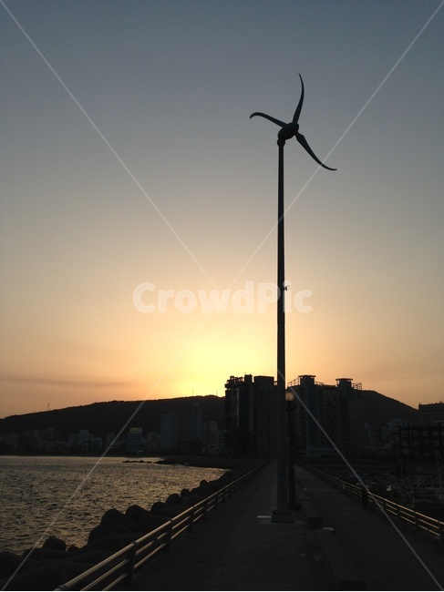 바다,노을,바람개비,풍력발전,기계모터,엔진,바람,machine,motor,engine,sunset,ocean