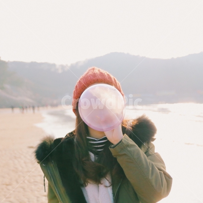 풍선,감성,감성사진,겨울,바닷가,winter,여자,balloon,사람,귀여운,바다,연말,모자,겨울,계절,winter,season,해변,바다,beach,sea,사람,인물,인간,human,person,여성,여자,woman,female,lady,감성,sensible,feeling