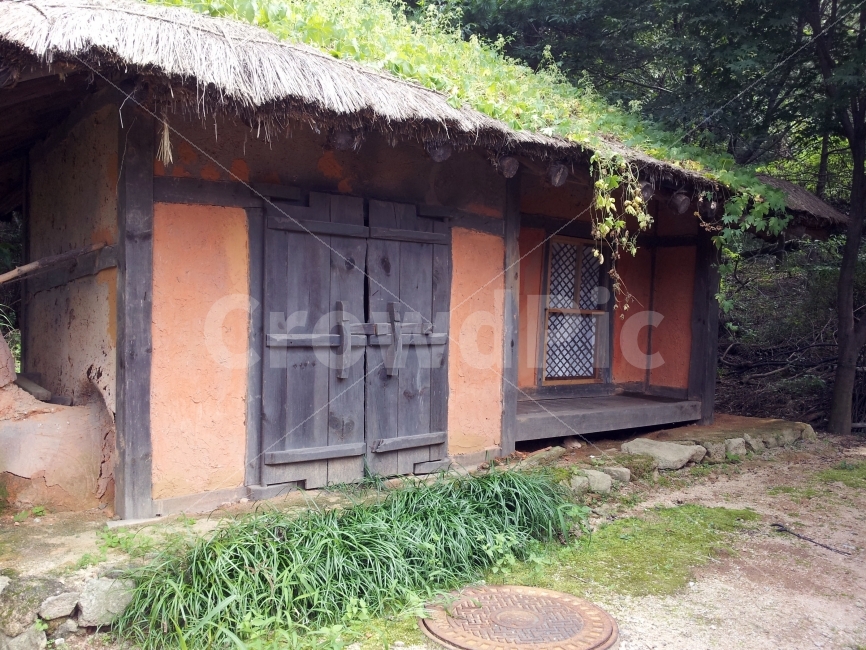 한국,korea,드라마세트장,드라마셋트장,드라마촬영장,조선시대,조선,사극촬영장,사극세트장,사극셋트장,역사,문화,민속촌,한국문화,한국전통,전통문화,한옥,초가집,마을,전통마을,동네,시골,country,감성,감성사진,힐링,힐링사진,느낌,컨셉,콘셉,concept,분위기,옛날,과거,한옥마을,건물,건축,옛건물,옛건축,문화재,유적,유적지,한국의,한국적인,한국의미,한국의멋,풍경,landscape,히스토리,history,집,home,house,snap,스넵사진,스넵,스냅,스냅사진,한국전통,한국문화,korean traditional,korean culture