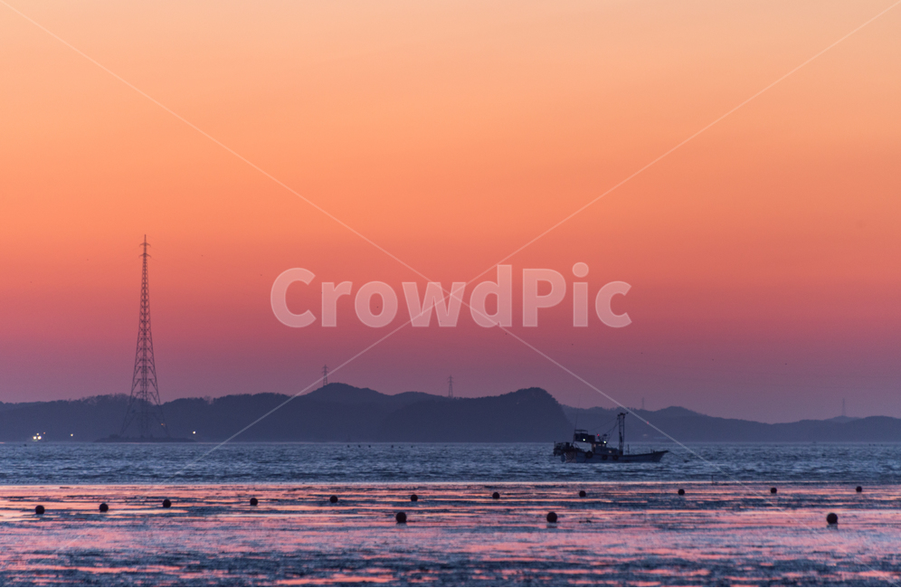 nature,자연,outdoors,옥외,sunset,일몰,dusk,황혼,redsky,붉은하늘,sky,하늘,dawn,새벽,햇빛,sunlight,바다,ocean,sea,해,태양,sun,풍경,scenery,배,ship,어선,fishingboat,자연,풍경,nature,landscape