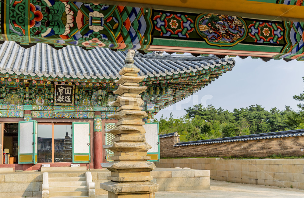 낙산사,원통보전,관음전,성보문화재,관광지,문화유산,전통사찰,고찰,석탑,탑,불교미술,불교문화,단청,한국전통,한국문화,korean traditional,korean culture,조각상,동상,석상,조형물,statue,bronze statue,stone statue,종교,신앙,religion,belief,faith