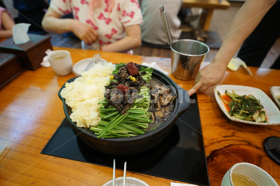 한식,오리탕,오리,오리고기,탕,국물요리,건강식,능이버섯,음식,푸드,전골,식사,음식,식재료,요리,food,cook,meal,dishes,food reserves,한식,한국음식,한국요리,korean food,korean dishes,korean meal,korean cook