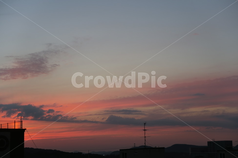 저녁,석양,일몰,구름,붉은석양,해질녘,노을,자연,풍경,도시,풍경,city,landscape,nature,outdoors,옥외,dawn,새벽,sunset,red sky,붉은 하늘,sky,하늘,dusk,황혼