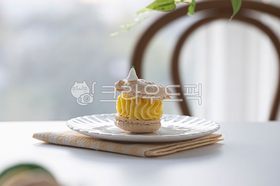 meringue,cookie,bakery,snack,Baked snacks,cream,food,peeling,dessert,macaroon