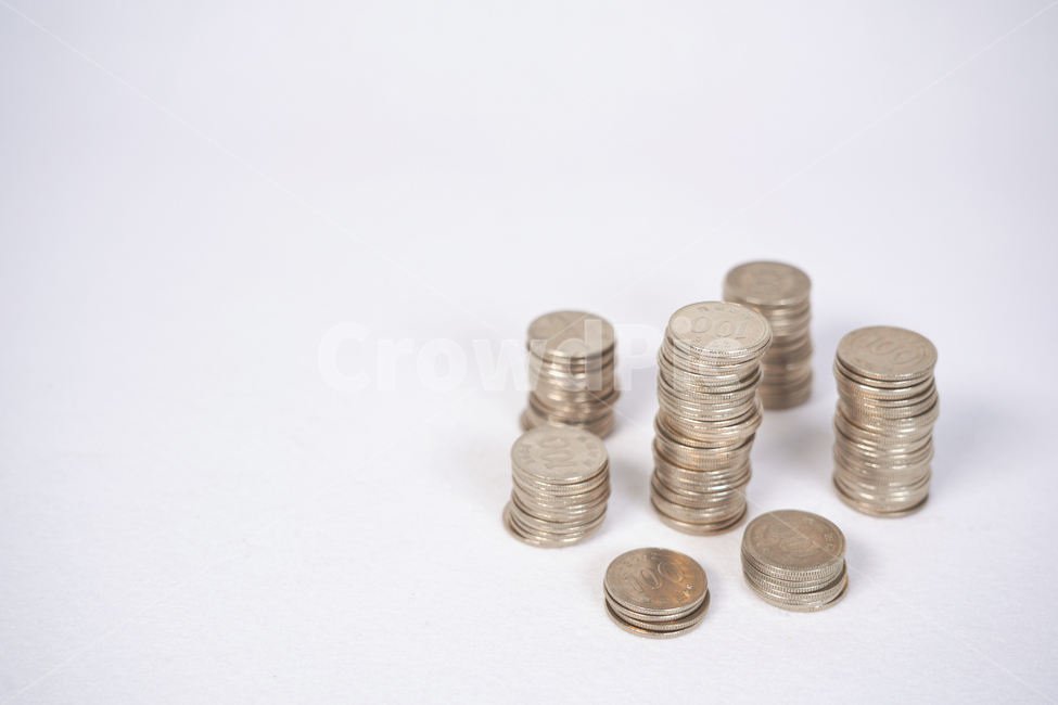 돈,동전,원화,화폐,현금,캐쉬,투자,은행,부자,떨어짐,money,coin,금액,경제,보험,주식,수입,가치,산업,적금,적립,한국,자산,십원,오백원,재무,급여,소득,금융,돈,finance,banking,money