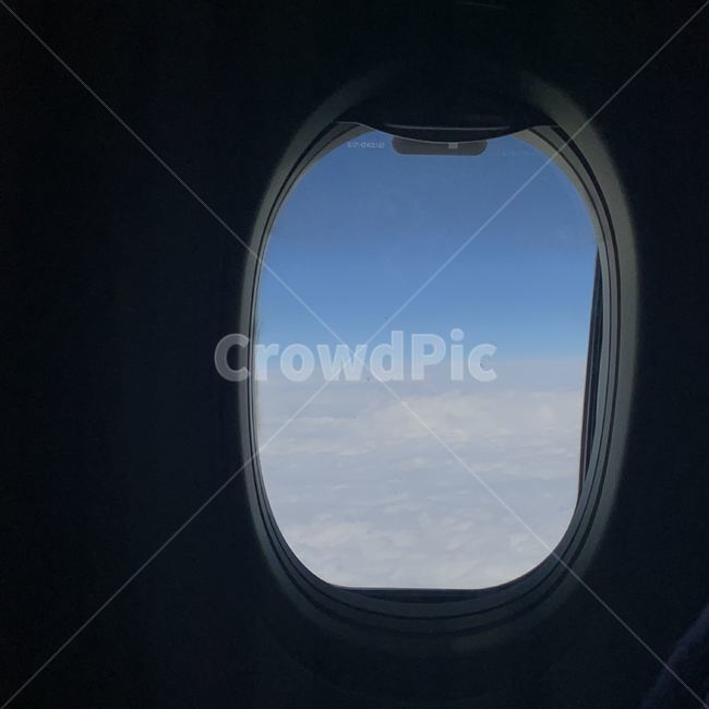 airplane,cloud,구름,하늘,비행기창문,sky,흰색,파란색,white,blue,창문,비행기,교통,교통수단,traffic,transportation