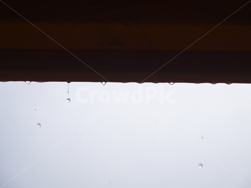 homedecor,가정장식,지붕,roof,wodden,나무,나무지붕,비,빗물,비오는날,raindrops,rain,rainy