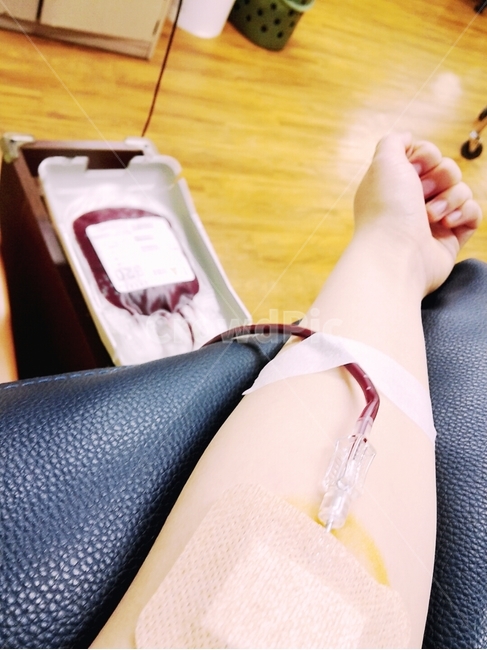 헌혈,수혈,피,헤모글로빈,적혈구,blood,병원,환자,팔목,팔,손,수혈하는사람,사람,인간,의료,의학,병원,medical,hospital,clinic