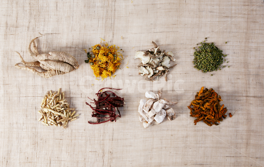 Deodeok,green gram,Sanyak,Chinese medicine,Chrysanthemum,Oriental medicine hospital,Gamguk,Angelica,Oriental medicine doctor,medicinal herbs,koreanmedicine,medicinal plants,herb,Gold,selfinflicted,natural,yam,Oriental medicine,koreantraditional,orientalme