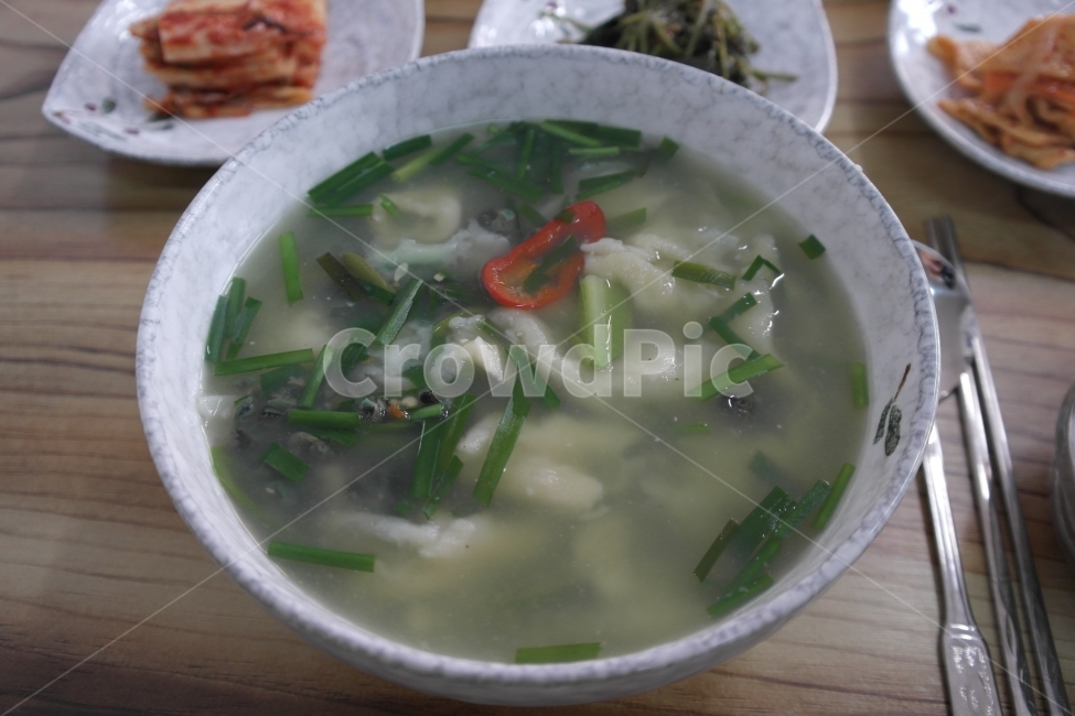 다슬기수제비,다슬기,다슬기요리,밀가루음식,해장국,음식,식재료,요리,food,cook,meal,dishes,food reserves,한식,한국음식,한국요리,korean food,korean dishes,korean meal,korean cook
