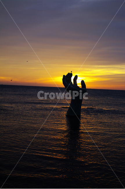 바다,하늘,구름,풍경,해맞이,일출,sunrise,호미곶,상생의손,랜드마크,landmark,랜드마크,landmark,tourist attraction,한국랜드마크,한국관광지,한국명소,korea landmark,korea tourist attraction,조각상,동상,석상,조형물,statue,bronze statue,stone statue