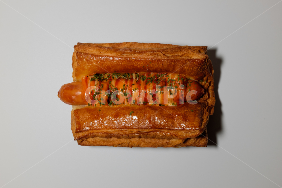 소세지,페스츄리,페이스트리,소세지페스츄리,빵,디저트,소세지빵,부드러운,쫄깃한,케찹,머스타드,파슬리,음식,고기,식사,구운,식품,빵,bread