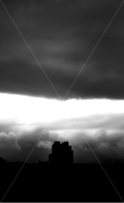 흑백,대비,그림자,건물,구름,도시,풍경,city,landscape,실루엣,그림자,silhouette,shadow,흑백,모노톤,monochrome,black and white,nature,자연,weather,날씨