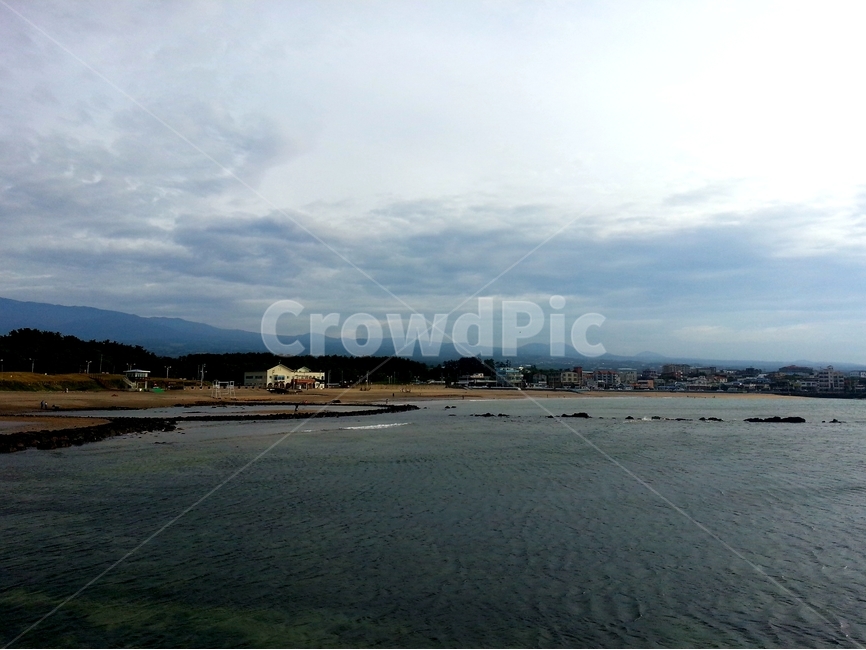 제주도,이호테우해변,해변,바다,하늘,갯벌,모레,흙,길,가로등,바닷물,육지,휴가,바캉스,여름,풍경,장관,해변길,관광,jeju,beach,sea,sky,vacaion,road,summer