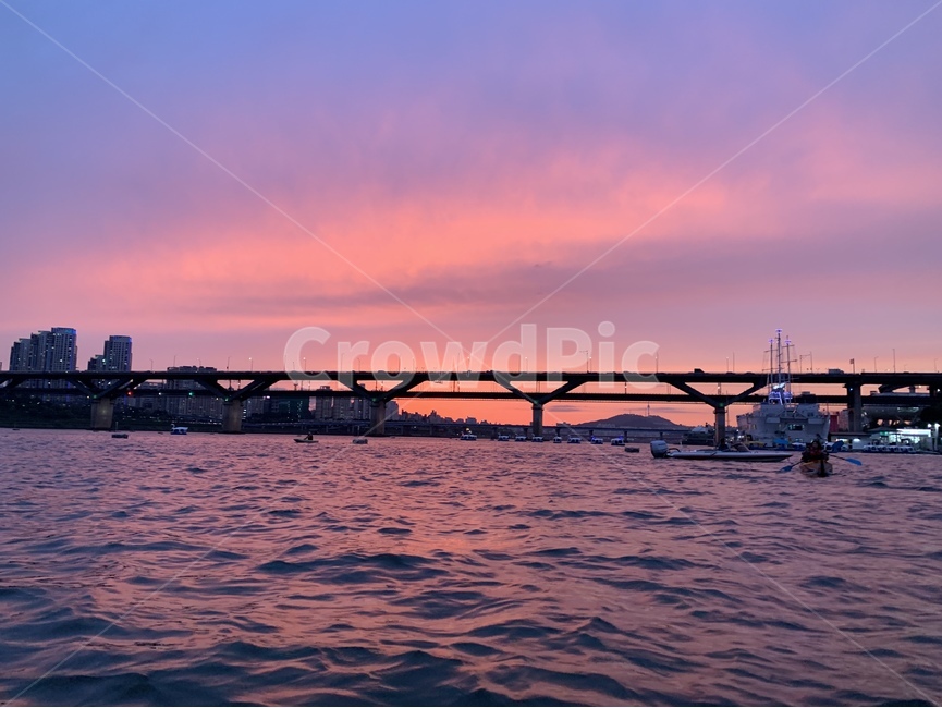 building,건물,석양,sunset,river,강,한강,waterfront,워터프론트,water,물,pier,bridge,다리