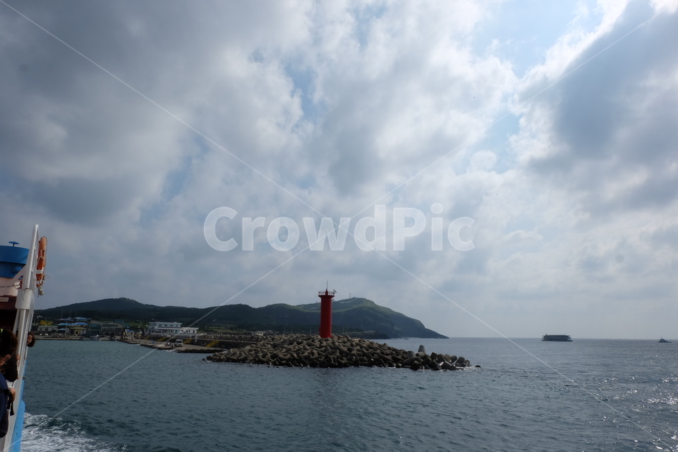 등대,우도,바다,붉은등대,방파제,lighthouse,등대,lighthouse,outdoors,옥외,land,땅,nature,자연,shoreline,해안선,water,물,sea,ocean,대양