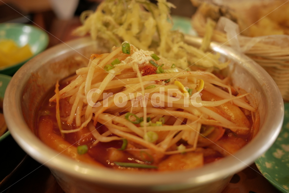 떡볶이,양철냄비,콩나물,떡,빨간,고전,레트로,분식,음식,식재료,요리,food,cook,meal,dishes,food reserves,한식,한국음식,한국요리,korean food,korean dishes,korean meal,korean cook