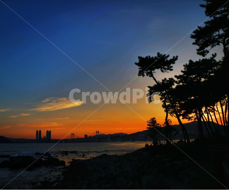 노을,저녁,오후,하늘,바다,부산,색감,감성,힐링,자연,풍경,nature,landscape,실루엣,그림자,silhouette,shadow,outdoors,옥외,sky,sunset,일몰,dusk,황혼,dawn,새벽,red sky,붉은 하늘