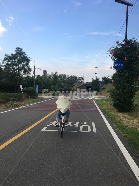 한강,여의도,한강공원,여의도한강공원,자전거타기,한강자전거,person,사람,human,인간,bike,자전거,bicycle,transportation,vehicle,차량,아스팔트,asphalt,road,도로,힐링