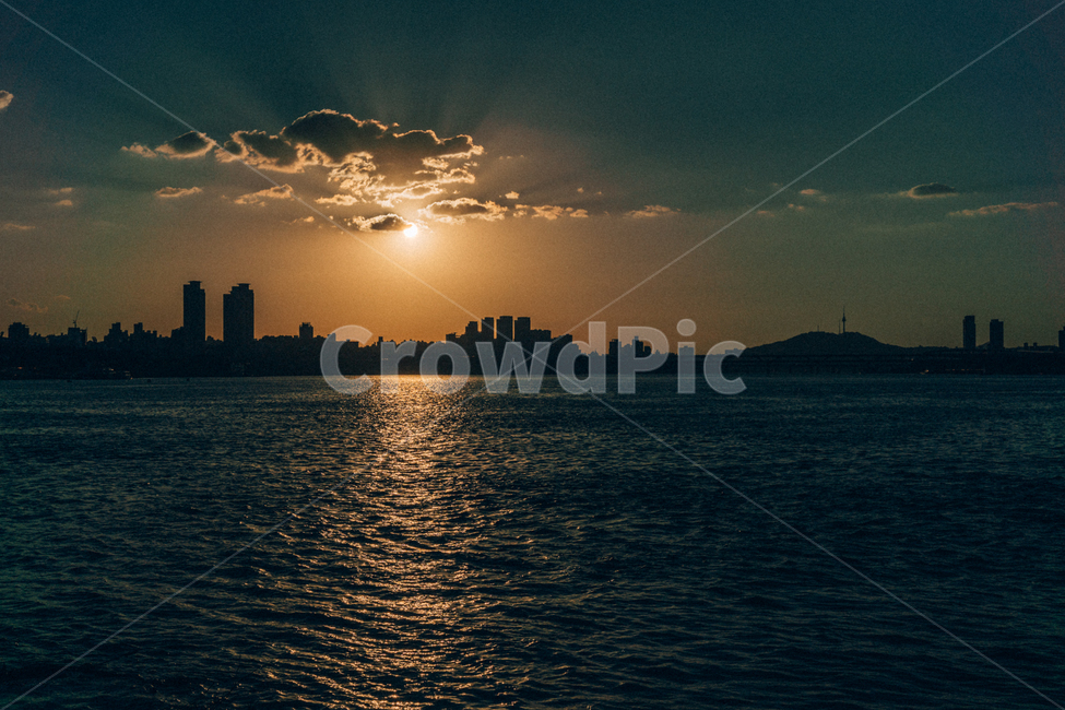 일몰,노을,해질녘,풍경,한강,landscape,도시,풍경,city,landscape,한국도시풍경,한국도시경관,korea cityscape,실루엣,그림자,silhouette,shadow,감성,sensible,feeling,light,빛,flare,플레어,sunlight,햇빛,nature,자연,outdoors,옥외