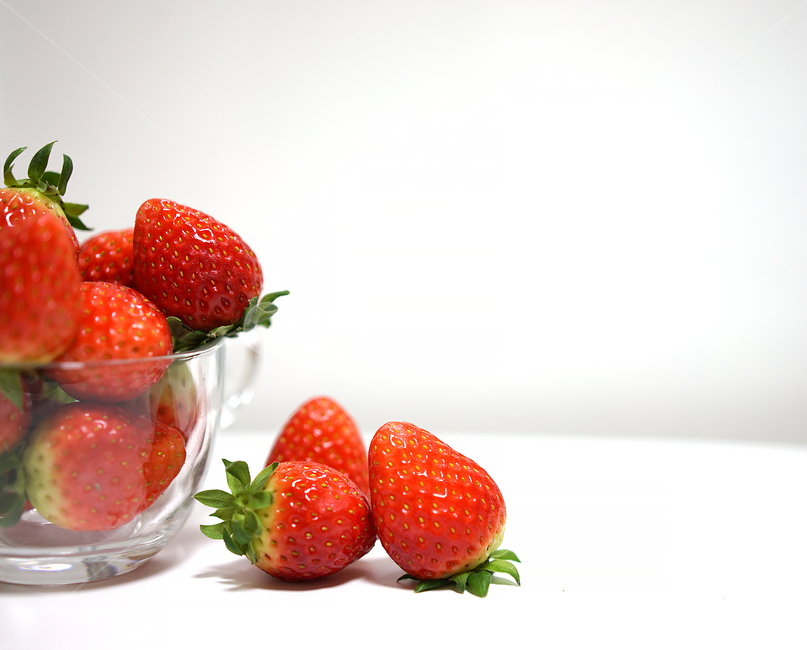 딸기,strawberry,과일,음식,겨울철과일,빨강,레드,red,베리,음식,식재료,요리,food,cook,meal,dishes,food reserves,과일,열매,fruit