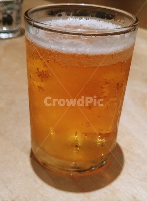 맥주,한잔,하나,음료,시원,한모금,차가움,서늘함,컵,황금색,거품,맥주거품