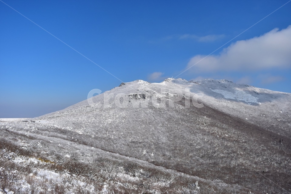 무등산,국립공원,풍경,힐링,산행,설경,상고대,서리꽃,서석대,입석대,안양산,백마능선,장불재,증심사,중봉,중머리재,천왕봉,지왕봉,Korea,National,Park,눈풍경,등산,주상절리,판타스틱,겨울왕국,겨울,지질공원,인왕봉,천지인,설국,2018년,1월,눈꽃,파란하늘,트레킹,winter,landscape,감성,아름다운,황홀한,장관,비경,선경,최고,사진,겨울,계절,winter,season,자연,풍경,nature,landscape,한국자연풍경,한국자연경관,korea nature landscape,slope,경사,outdoors,옥외,mountain,산,mountain range,산맥
