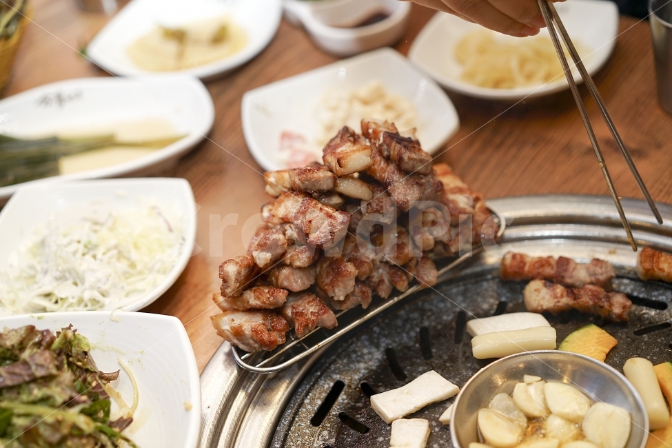 고기,삼겹살,맛집,먹방,삼겹이,삼겹,돼지고기,구이,육질,식감,돼지,꼬기,먹부림,술안주,안주,마늘,음식,식재료,요리,food,cook,meal,dishes,food reserves,육류,고기,meat,한식,한국음식,한국요리,korean food,korean dishes,korean meal,korean cook