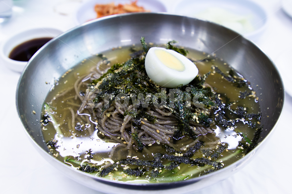 막국수,국수,전통,건강,음식,한국식,달걀,김가루,식사,음식,식재료,요리,food,cook,meal,dishes,food reserves,면류,면요리,noodles,한식,한국음식,한국요리,korean food,korean dishes,korean meal,korean cook