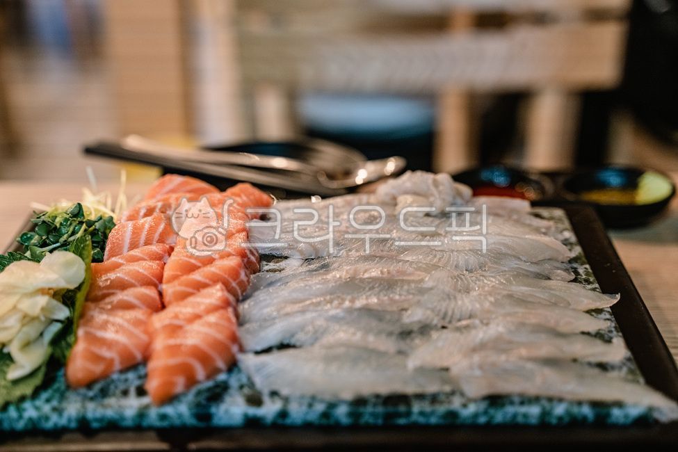 Raw fish restaurant menu,salmon sashimi,flatfish sashimi,salmon flatfish,episode