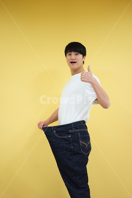 다이어트,남자,살,비만,정상체중,건강,health,사이즈,바지,살빠짐,diet,man,cellulite,fat,weight,size,pants,사람,인물,인간,human,person,얼굴표정,facial expression,face,손,제스처,표시,손짓,표현,gesture,hand,sign,expression,남성,남자,man,male,감정표현,기분,feeling,emotion,건강,헬스웨어,헬스케어,healthware,health care