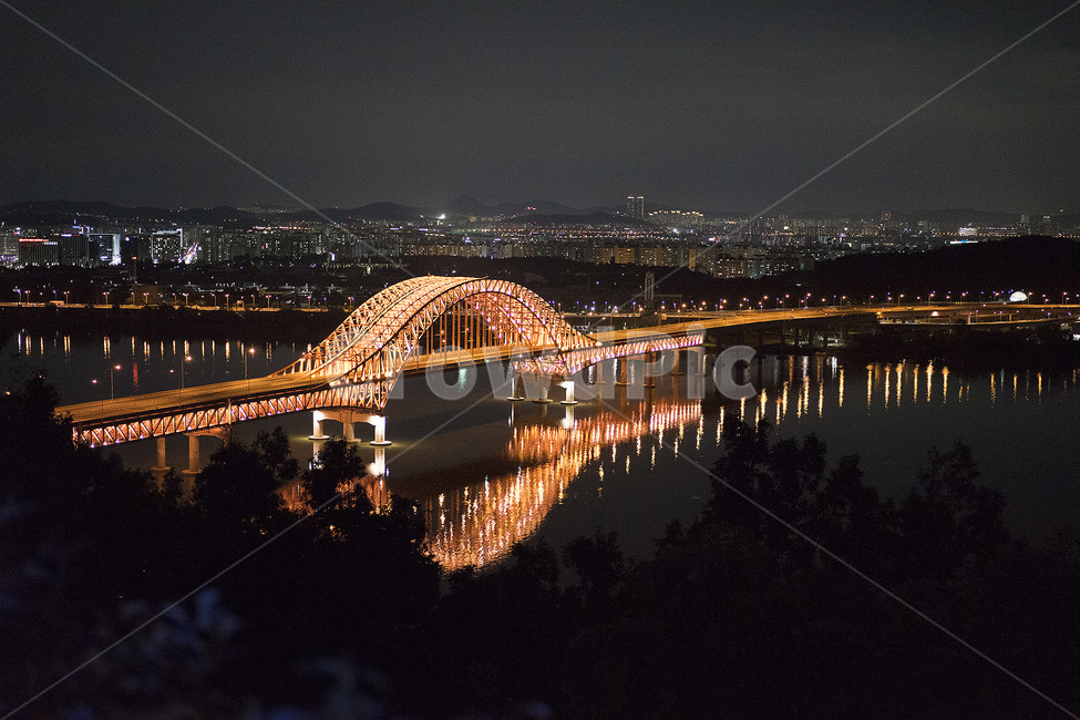 night view,night,bridge,Banghwa Bridge,Han River night view,lights,Han River