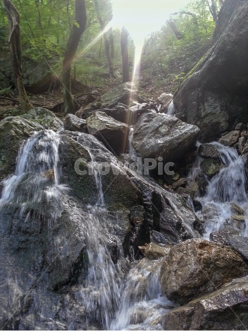 산,계곡,휴식,폭포,햇빛,역광,등산,휴일,휴가,valley,rest,sunshine,holiday,mountain,자연,풍경,nature,landscape,water,물,river,강,outdoors,옥외,waterfall