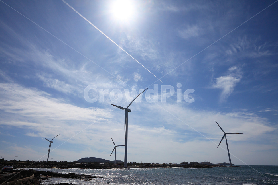 바람개비,풍력발전,풍력발전소,풍력,발전소,해상,해상풍력,바다,하늘,구름,해상풍력발전소,풍력발전단지,발전기,풍차,풍력에너지,친환경,환경,에코,터빈,발전,녹색발전,녹색에너지,녹색,전기,자원,에너지,기술,대체에너지,재생에너지,신재생에너지,친환경에너지,미래,미래에너지,산업,바람,풍경,해안,바닷가,배경,백그라운드,비행운,태양,해,역광,실루엣,제주,제주도,한국