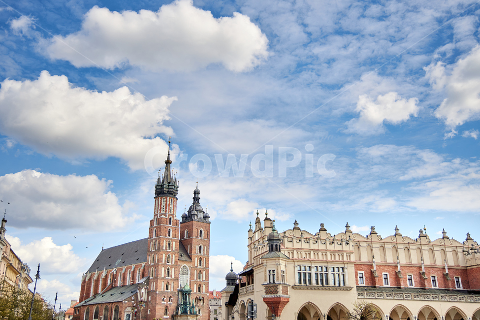 tower,탑,building,건물,architecture,건축물,spire,첨탑,steeple,뾰족한탑,성당,교회,성모승천교회,bazylikamariacka,폴란드,크라쿠프,poland,krakow,하늘,구름,sky
