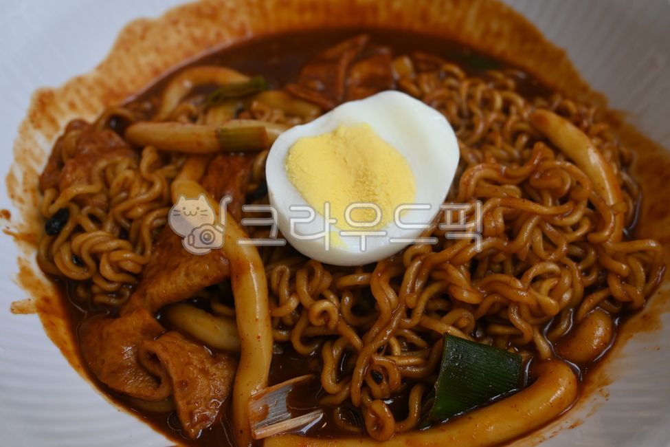 Tteokbokki,Jjajangtteokbokki,Rabokki,snacks,Korean food,rice cakes,ramen,eggs,snack bars,gochujang